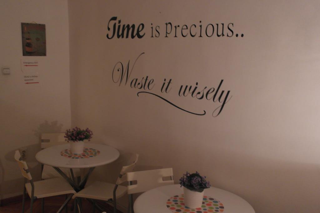 Time Hostel Belgrade Extérieur photo