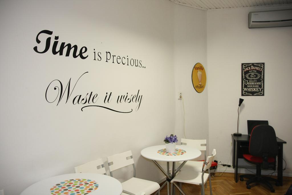 Time Hostel Belgrade Extérieur photo